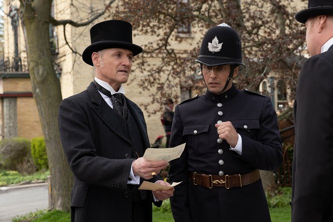 Murdoch Mysteries - Prodigal Father - Photos - Colm Feore, Jonny Harris