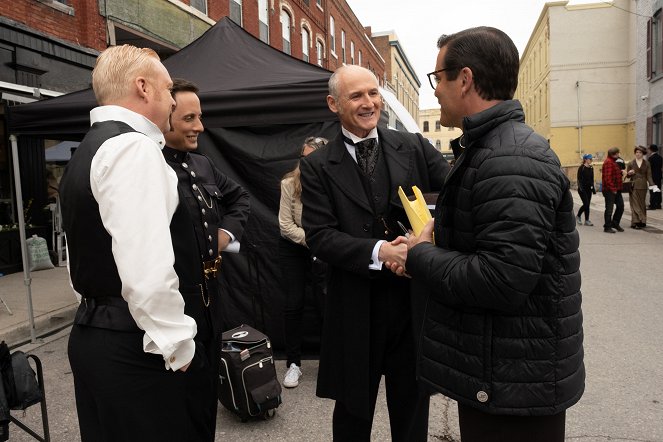 Murdoch Mysteries - Prodigal Father - Van de set