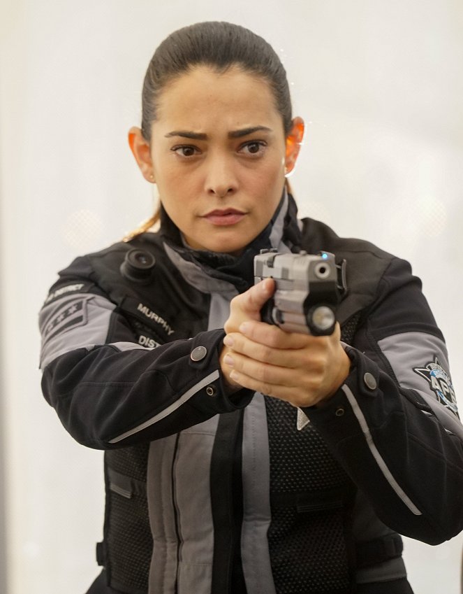 APB - Die Hightech-Cops - Der Killer auf der Convention - Filmfotos - Natalie Martinez
