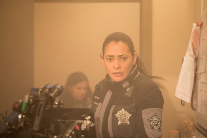APB - Die Hightech-Cops - Brandgefährlich - Dreharbeiten - Natalie Martinez