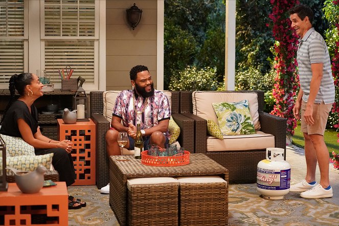 Black-ish - Black-Out - Photos - Tracee Ellis Ross, Anthony Anderson, Henry Dittman