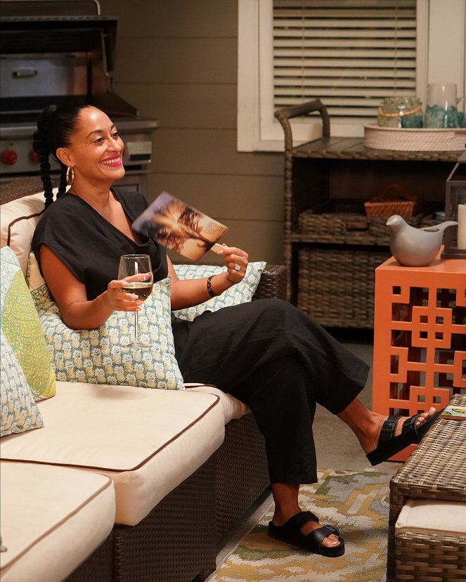 Black-ish - Season 7 - Black-Out - Filmfotók - Tracee Ellis Ross