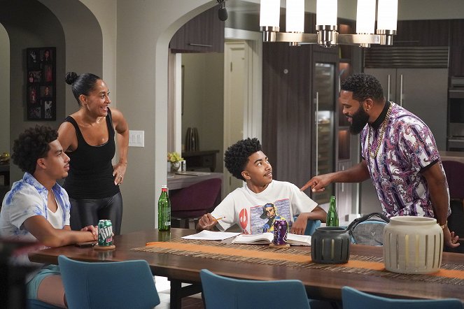 Black-ish - Black-Out - Filmfotos - Marcus Scribner, Tracee Ellis Ross, Miles Brown, Anthony Anderson