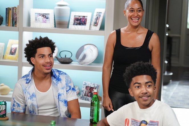 Black-ish - Black-Out - Photos - Marcus Scribner, Tracee Ellis Ross, Miles Brown