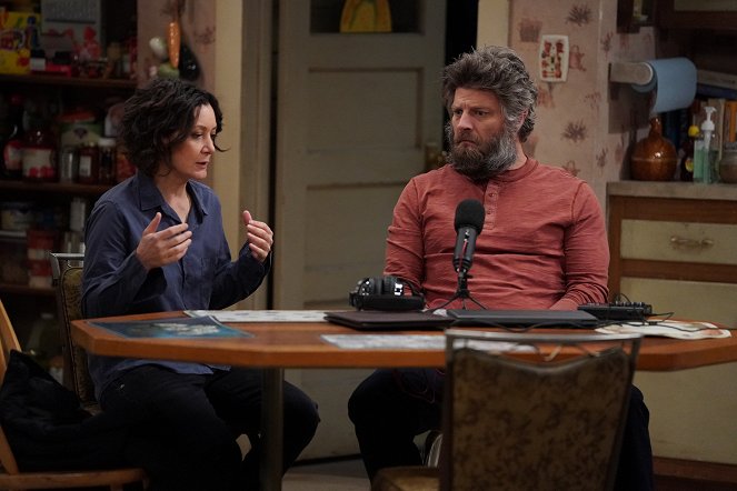 The Conners - Promotions, Podcasts and Magic Tea - Z filmu - Sara Gilbert, Jay R. Ferguson