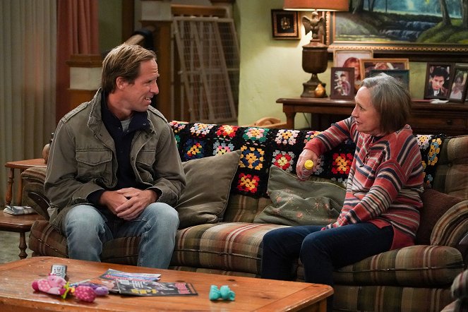 The Conners - Season 3 - Promotions, Podcasts and Magic Tea - Van film - Nat Faxon, Laurie Metcalf