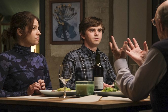 The Good Doctor - Parenting - Photos - Paige Spara, Freddie Highmore