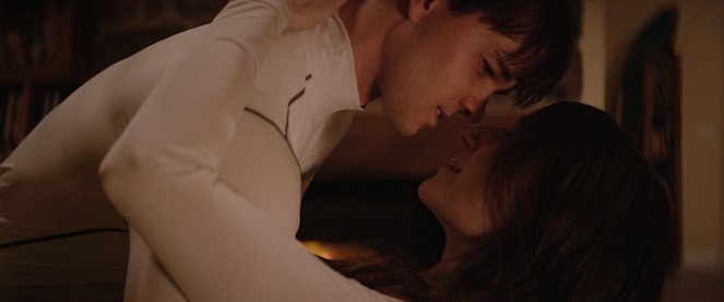 The Honeymoon Phase - Van film - Jim Schubin, Chloe Carroll