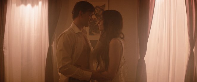 Das Honeymoon-Experiment - Filmfotos - Jim Schubin, Chloe Carroll
