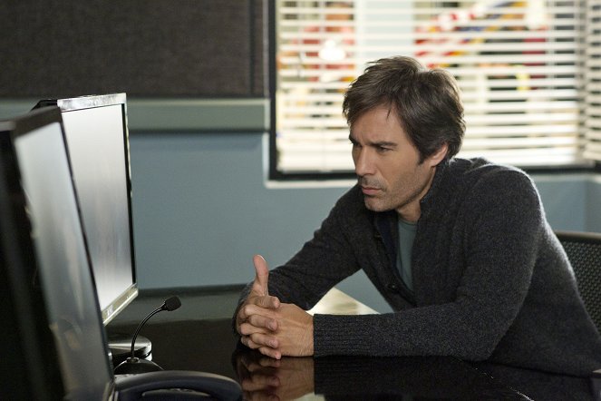 Perception - Season 1 - The Messenger - Photos - Eric McCormack