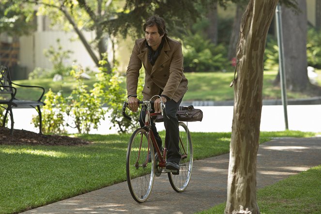 Perception - Season 1 - Lovesick - Photos - Eric McCormack