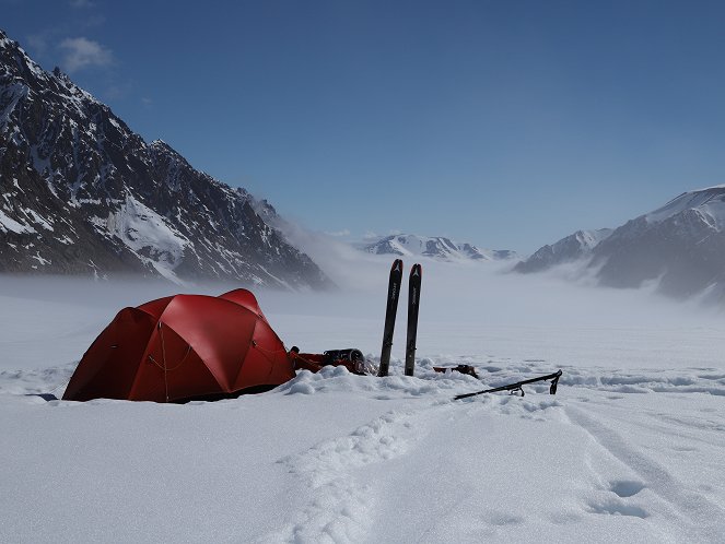 Expedition with Steve Backshall: Unpacked - Van film