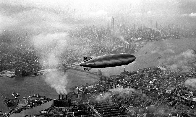 Konstruierte Katastrophen - Titanic and Hindenburg - Filmfotos