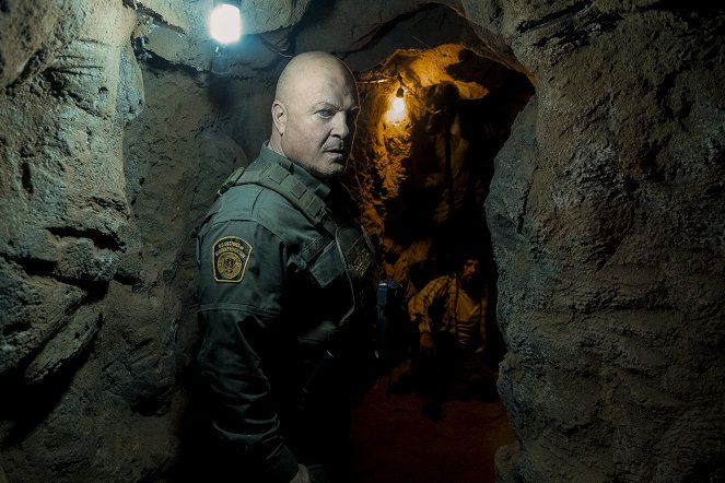 Coyote - Call of the Void - Do filme - Michael Chiklis