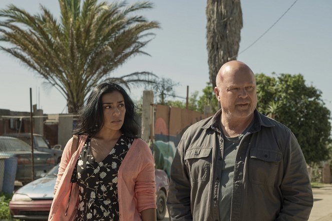 Coyote - Sin of Origin - De la película - Adriana Paz, Michael Chiklis