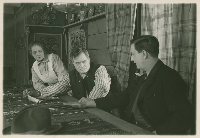Flickan från Paradiset - Filmfotos - Hilda Borgström, Mathias Taube, Carl Ström