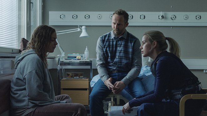 Ivalo - Season 1 - Silmä silmästä - Kuvat elokuvasta - Pihla Viitala, Maximilian Brückner, Iina Kuustonen
