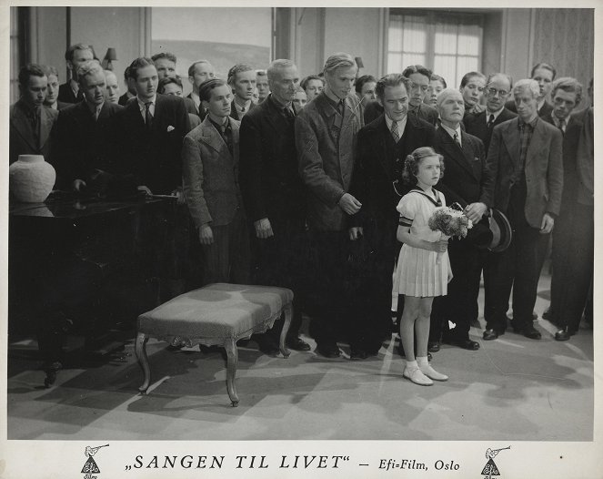 Sangen til livet - Lobby Cards - Tryggve Larssen, Lilleba Svenssen