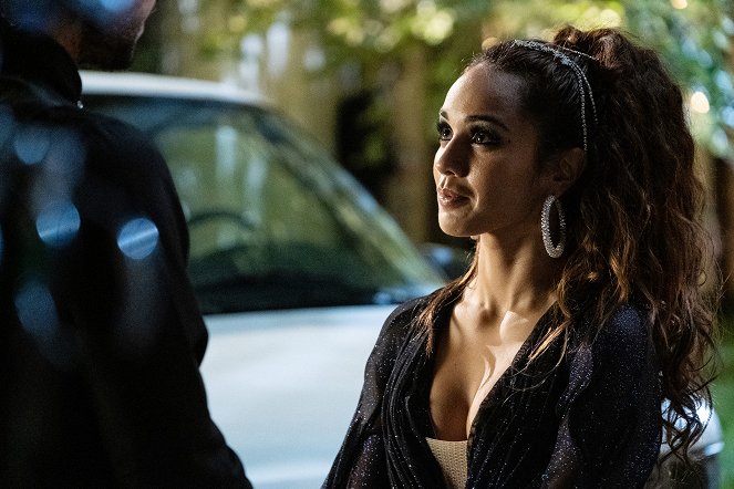 The Magicians - Oops!... I Did It Again - Photos - Summer Bishil