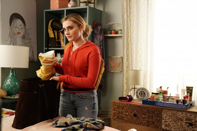 American Housewife - Encourage, Discourage - Van film - Meg Donnelly