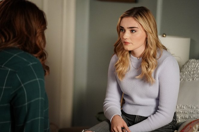 American Housewife - Encourage, Discourage - Photos - Meg Donnelly