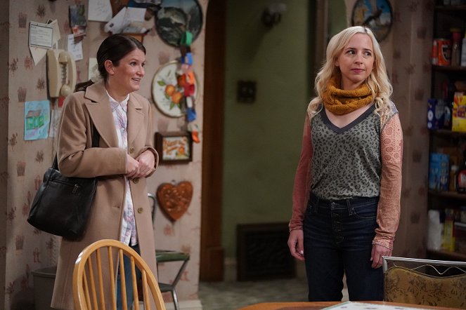 The Conners - Season 3 - Who Are Bosses, Boats and Eckhart Tolle? - Photos - Alicia Goranson