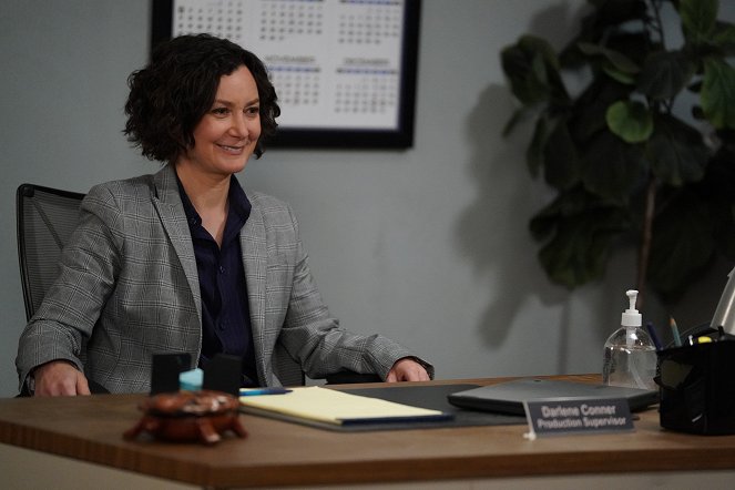 The Conners - Season 3 - Who Are Bosses, Boats and Eckhart Tolle? - Photos - Sara Gilbert