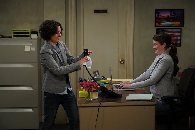 The Conners - Season 3 - Who Are Bosses, Boats and Eckhart Tolle? - Photos - Sara Gilbert