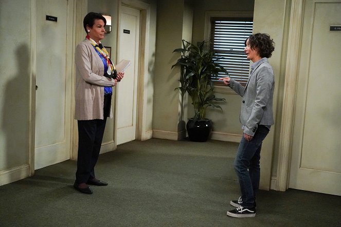 The Conners - Season 3 - Who Are Bosses, Boats and Eckhart Tolle? - Photos - Alexandra Billings, Sara Gilbert
