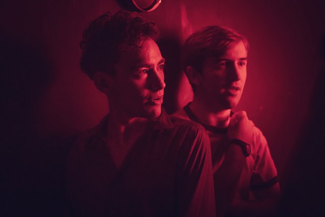 Byl by to hřích - Epizoda 2 - Z filmu - Olly Alexander, Callum Scott Howells