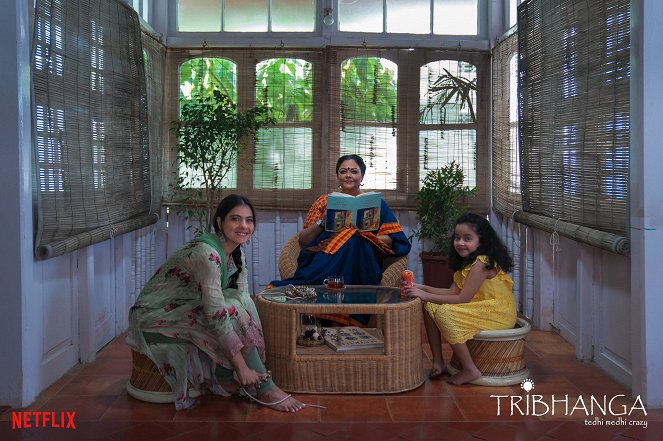 Tribhanga - De la película - Kajol, Tanvi Azmi