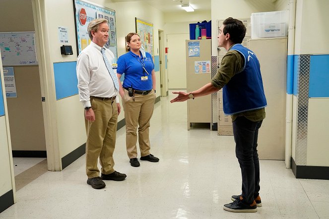 Superstore - Floor Supervisor - Photos - Mark McKinney, Lauren Ash, Ben Feldman