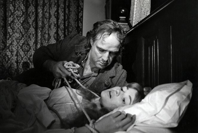 Kauhujen yö - Kuvat elokuvasta - Marlon Brando, Stephanie Beacham