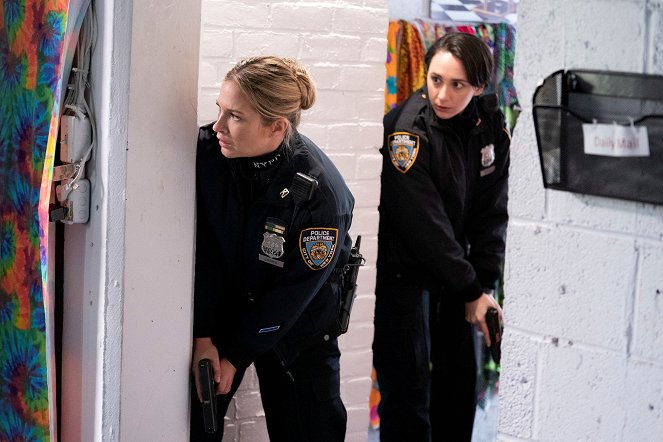 Blue Bloods - Crime Scene New York - Spilling Secrets - Photos - Vanessa Ray, Lauren Patten