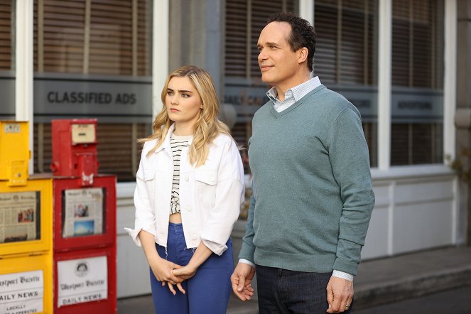 American Housewife - Season 5 - The Heist - Van film - Meg Donnelly, Diedrich Bader