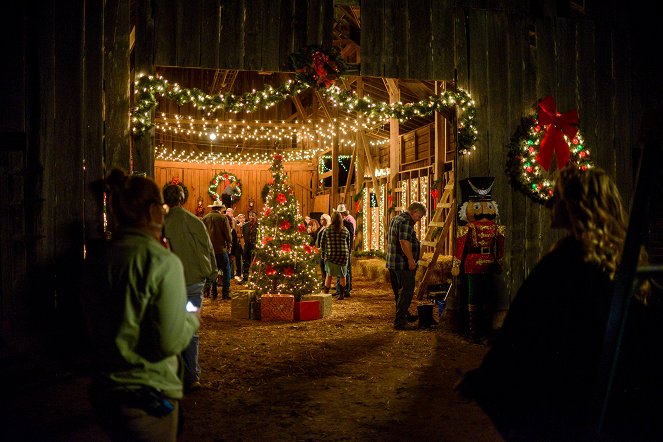The Farmer and the Belle: Saving Santaland - Making of