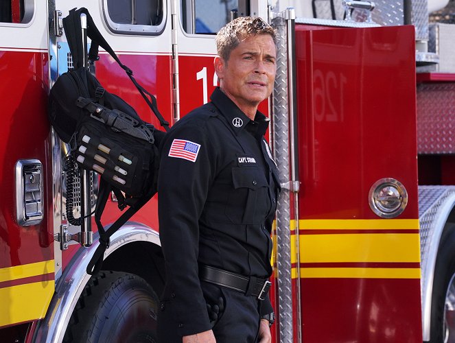 9-1-1: Lone Star - Back in the Saddle - Photos - Rob Lowe