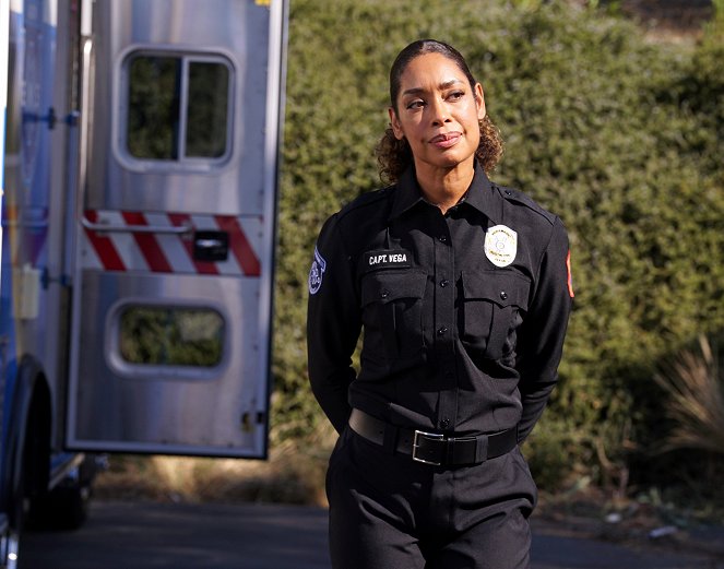 911-Texas - Vissza a nyeregbe - Filmfotók - Gina Torres