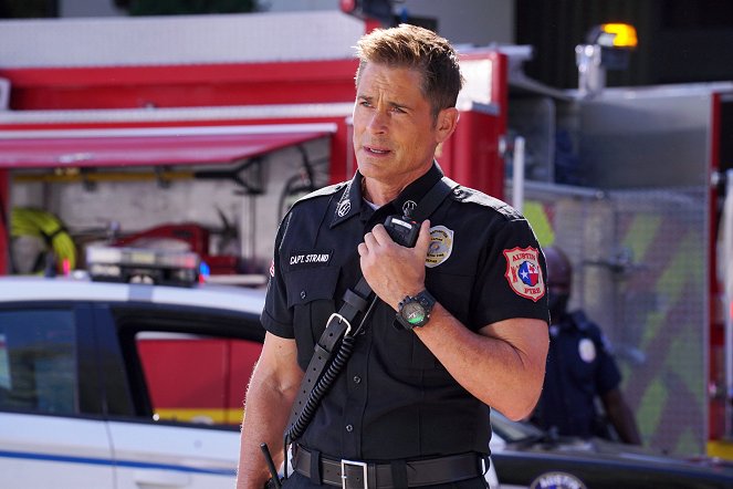 911-Texas - Season 2 - Vissza a nyeregbe - Filmfotók - Rob Lowe
