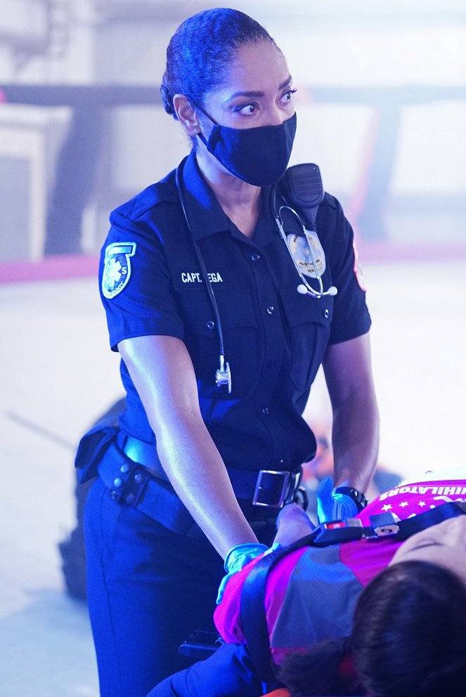 911-Texas - Season 2 - Vissza a nyeregbe - Filmfotók - Gina Torres