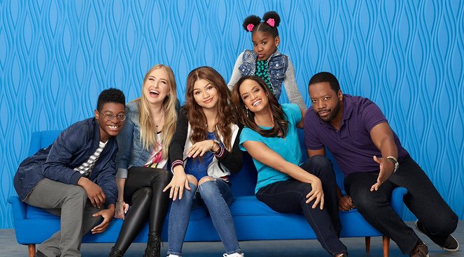 K.C. Undercover - Werbefoto - Kamil McFadden, Veronica Dunne, Zendaya, Tammy Townsend, Trinitee, Kadeem Hardison