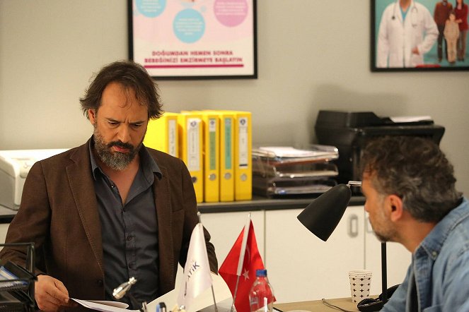 Hekimoğlu - Kumdaki Çizgiler - De la película - Timuçin Esen