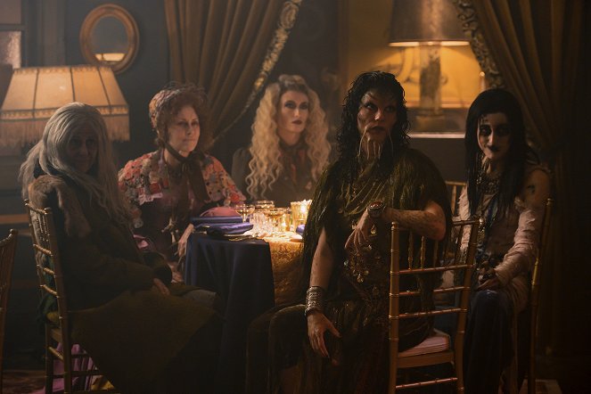 Chilling Adventures of Sabrina - Chapter Thirty: The Uninvited - Photos - Glynis Davies, Maria Marlow, Samantha Coughlan, Kaylah Zander, Leanne Khol Young
