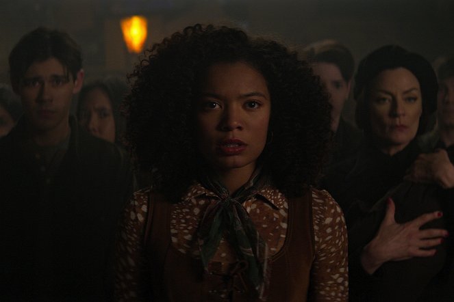 Chilling Adventures of Sabrina - Chapter Thirty-Two: The Imp of the Perverse - Photos - Jaz Sinclair, Michelle Gomez