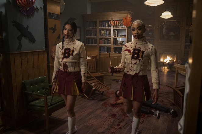 Chilling Adventures of Sabrina - Kapitel fünfunddreißig: Die unendliche Geschichte - Filmfotos - Adeline Rudolph, Tati Gabrielle