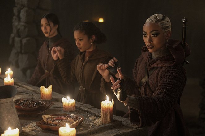 Chilling Adventures of Sabrina - Chapter Thirty-Six: At the Mountains of Madness - Photos - Adeline Rudolph, Jaz Sinclair, Tati Gabrielle