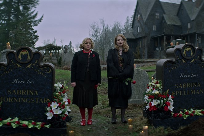 Chilling Adventures of Sabrina - Season 4 - Chapter Thirty-Six: At the Mountains of Madness - Photos - Lucy Davis, Miranda Otto