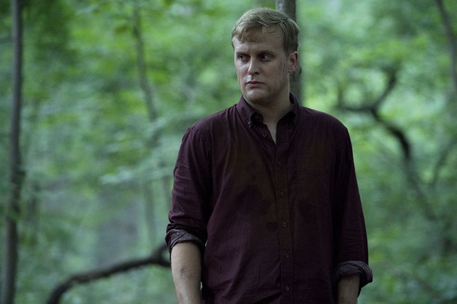 Search Party - Mord - Filmfotos - John Early