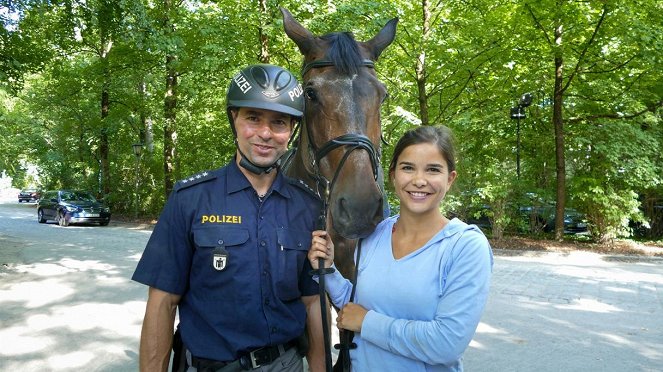 Anna und die Haustiere - Ein Tag mit Polizeipferden - Photos - Annika Preil