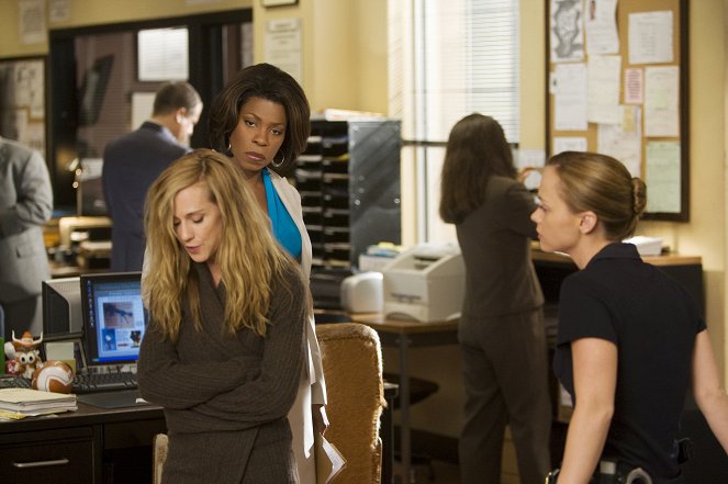 Saving Grace - Do You Believe in Second Chances? - Photos - Holly Hunter, Lorraine Toussaint